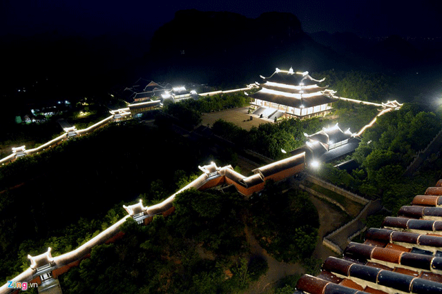Toàn cảnh chùa Bính Đính đêm về