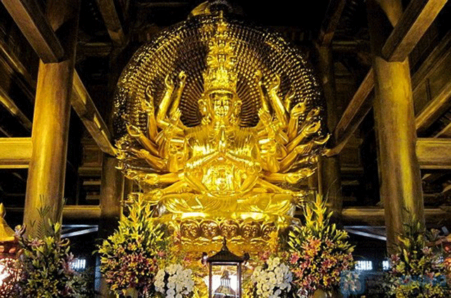 Điện chính thờ Phật tổ quan âm Nghìn mắt nghìn tay