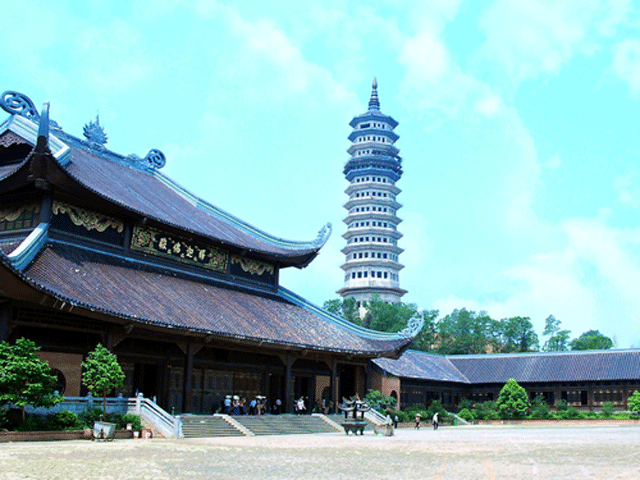 Bảo tháp chùa Bái Đính